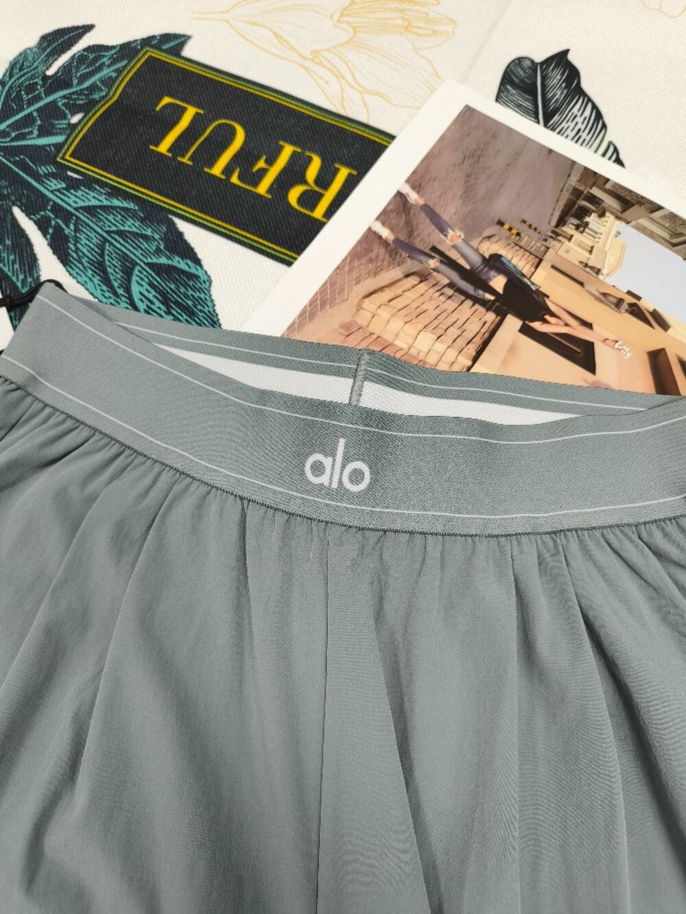 Steel Grey Suit Up Trouser From Alo Yoga💥Cool Girl Straight Leg Pants Regular😎 - Picture 6 of 8